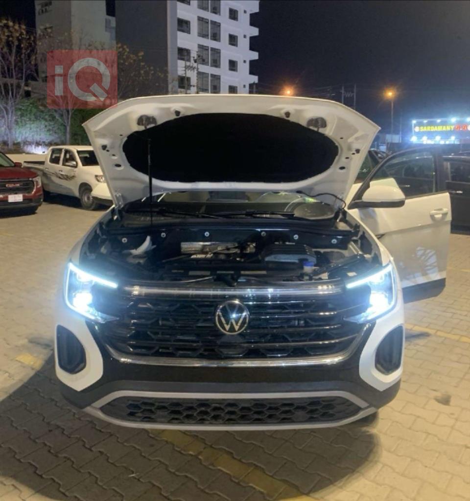 ڤۆڵکسواگن ئەتڵەس کرۆس سپۆرت